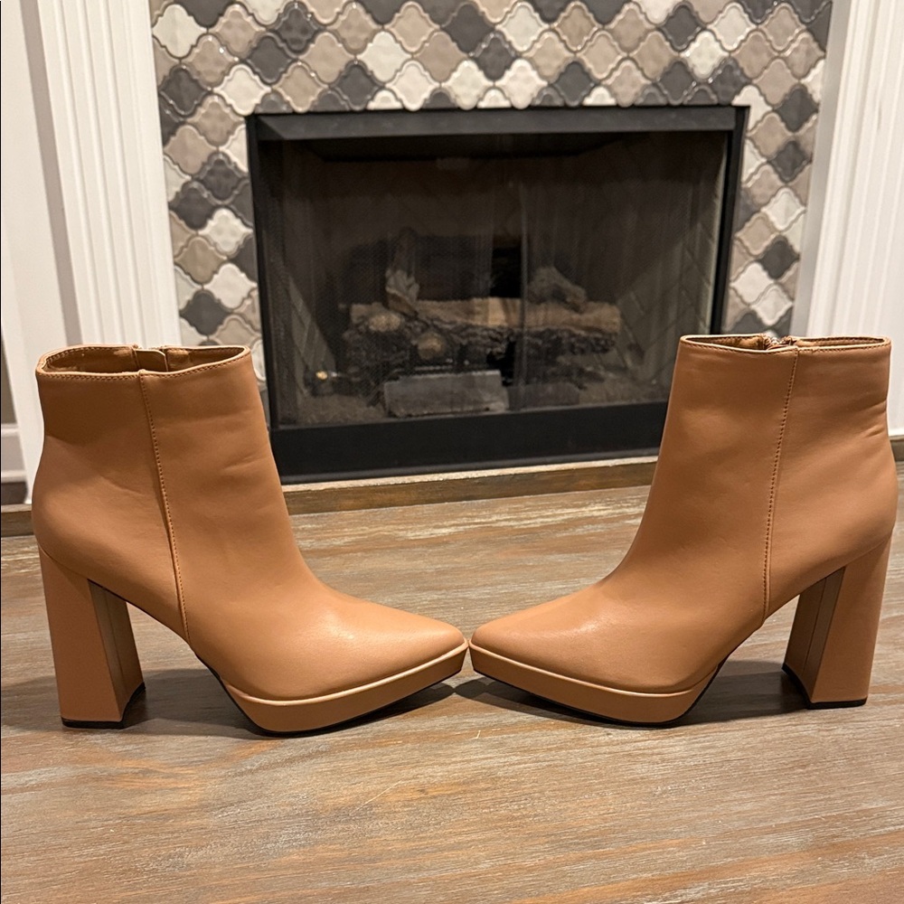 Journee Collection Marnnie Platform Ankle Bootie Tan Size 9.5 Block Heel NWOB - Picture 2 of 12